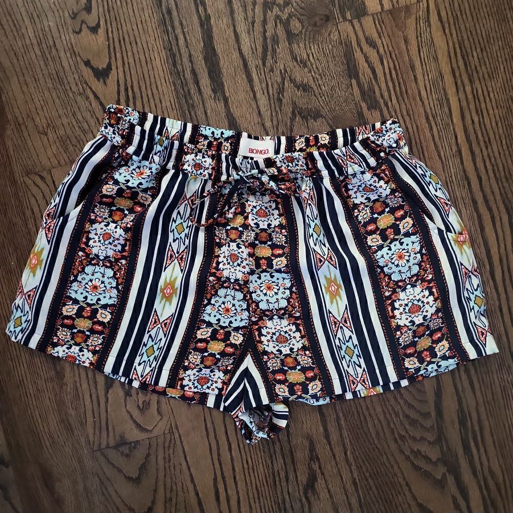 BONGO shorts Size M 